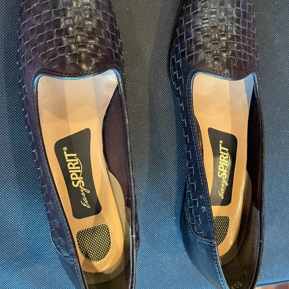 Easy spirit size 7AA Color black casual  very good condition
